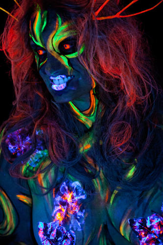 9 Black Light Photography Tips for Glow in the Dark Photos